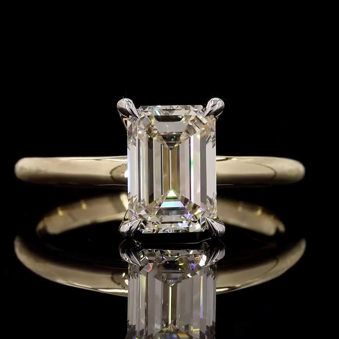 Emerald Diamond Solitaire Engagement Ring in 4K Gold